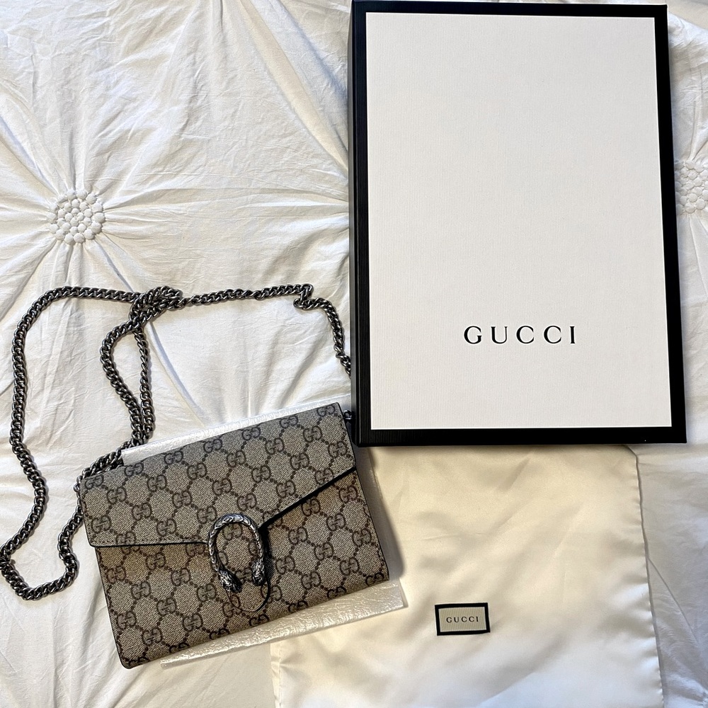 GUCCI Dionysus GG Supreme Chain Wallet